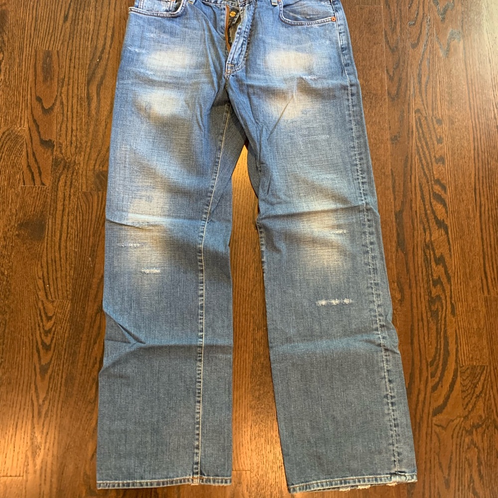 Men’s size 32 lucky brand jeans. Very gently worn